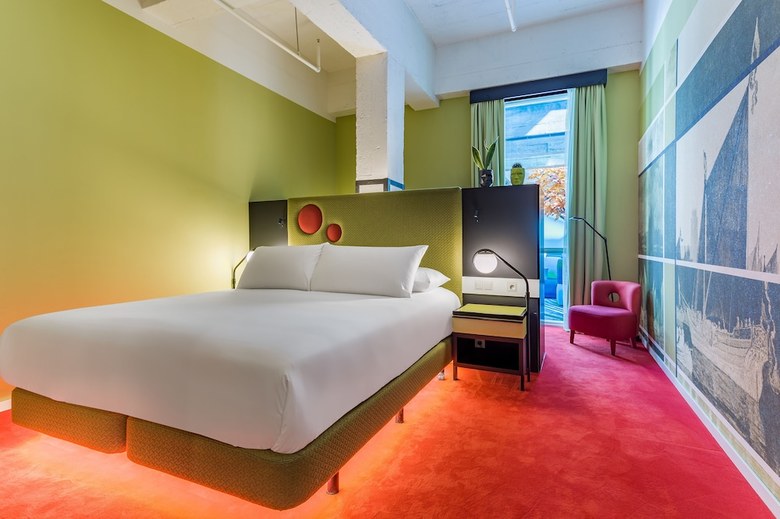 Hotel Room Mate Bruno