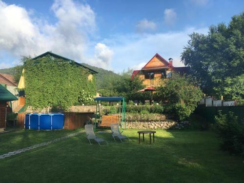 Hostal Holiday House Aveliya