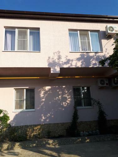Hostal Dejavu Guest House