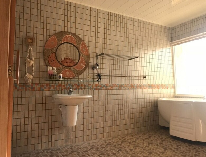 Whales Mountain & Seaview Resort