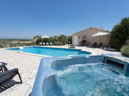 Cozy Villa In Aigne With Private Pool And Jacuzzi