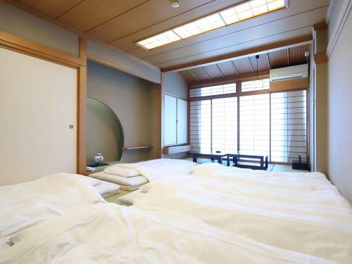 Akita_kamihata-onsen_sawarabi