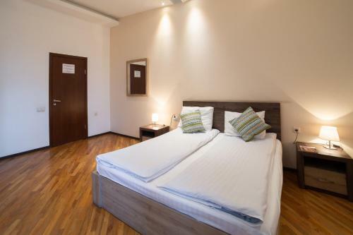 City Hotel By Picnic