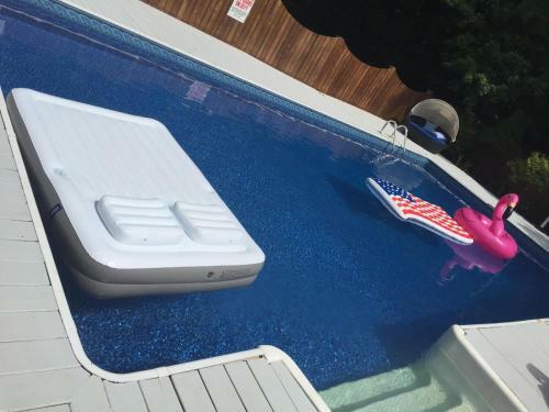 Heated Pool In Prime Woodstock