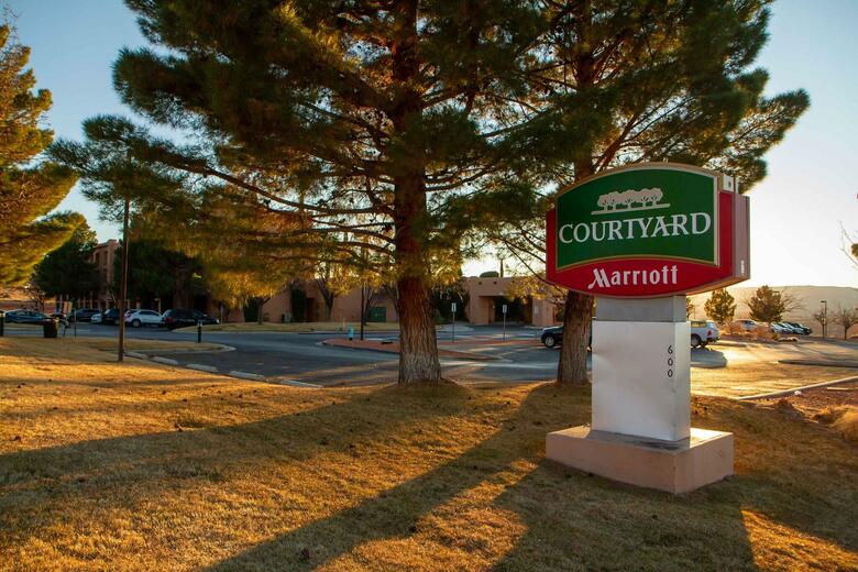 Hotel Courtyard By Marriott At Lake Powell - Page