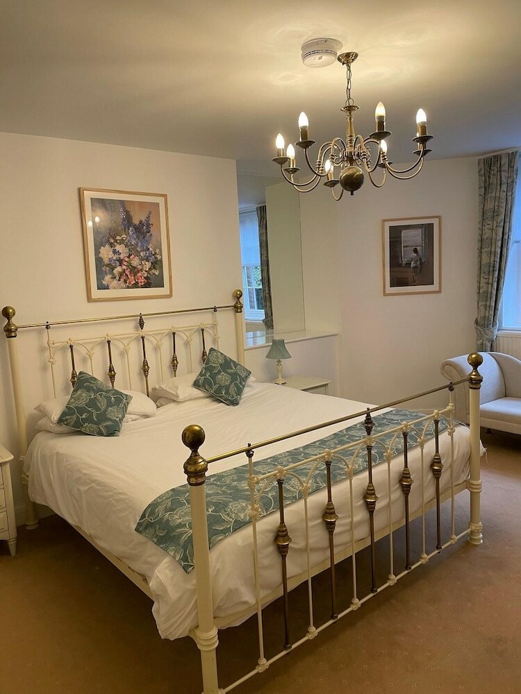 Ebury Hotel