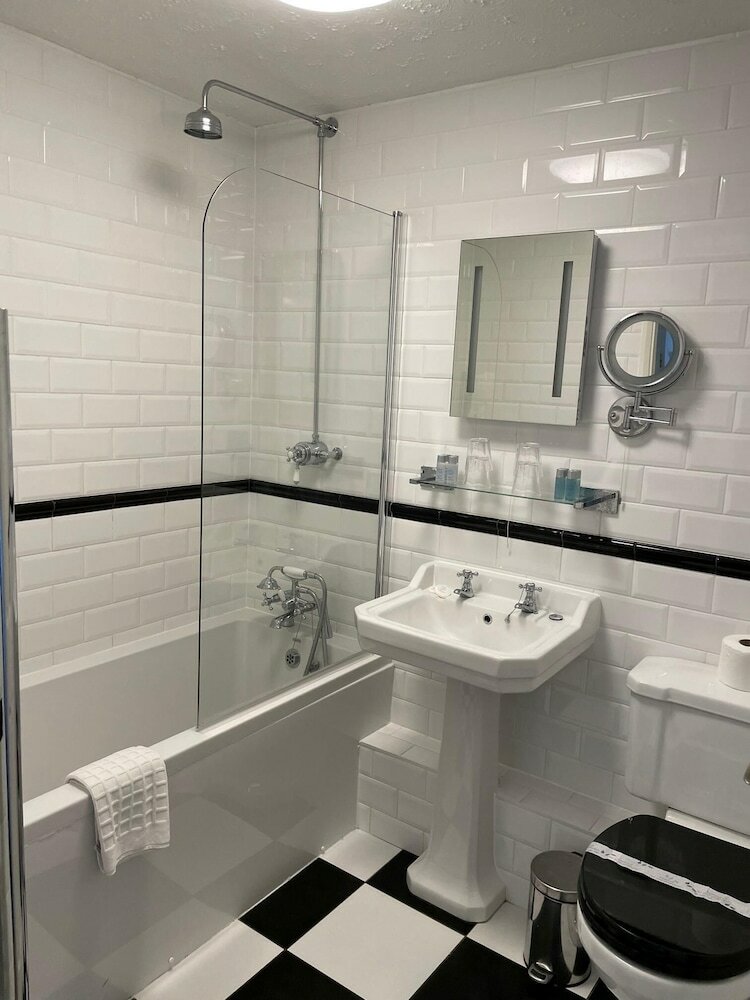 Ebury Hotel