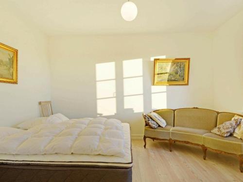 Five-bedroom Holiday Home In Oksb�l 3