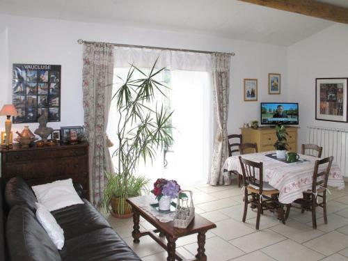 Holiday Home Les Vignes (mbe100)