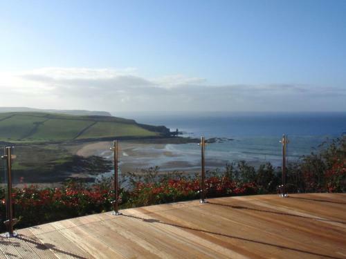 Cobbles Point, Folly Hill