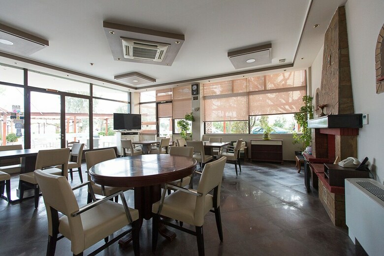 Hostal Flisvos Rooms
