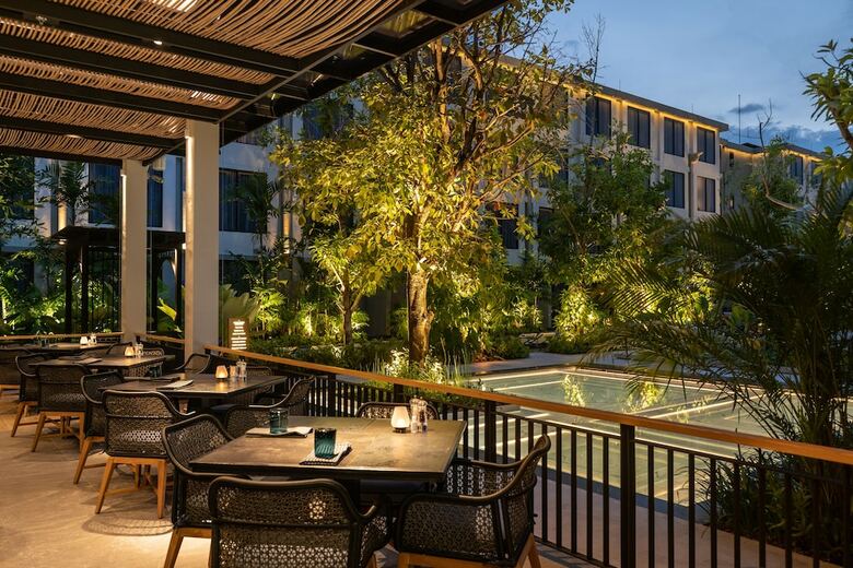 Hotel Four Points By Sheraton Phuket Patong Beach Resort