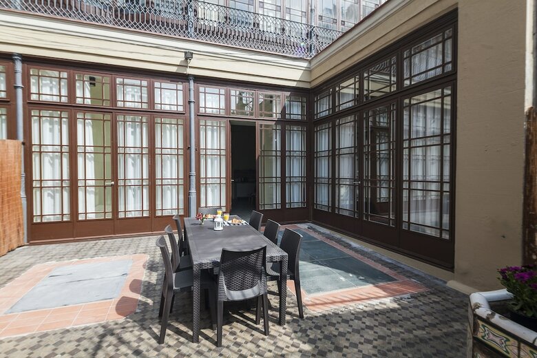 Apartamentos Uma Suites Pau Claris Barcelona