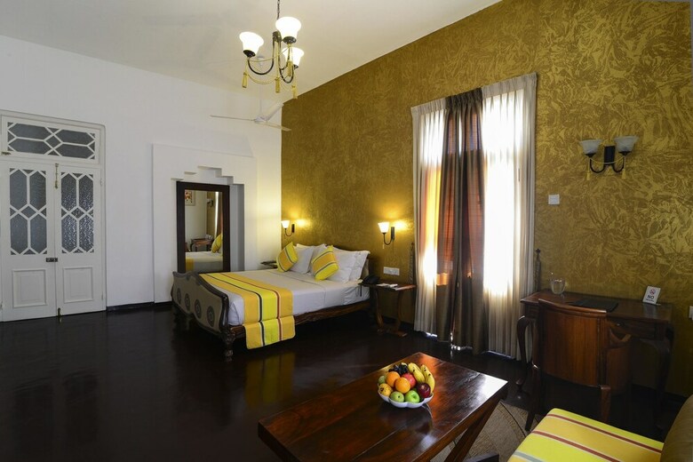 Hotel Deco On 44