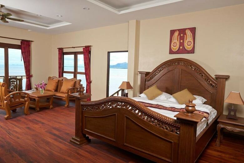 Hotel Sara Beachfront Boutique Resort