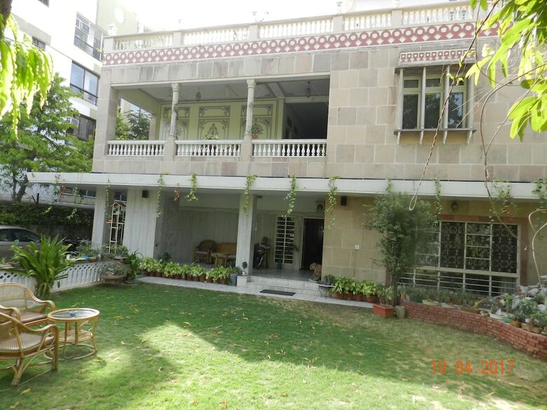 Hotel Tara Niwas