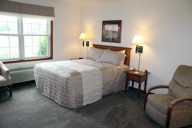 Hotel Farmstead Inn & Conference Center