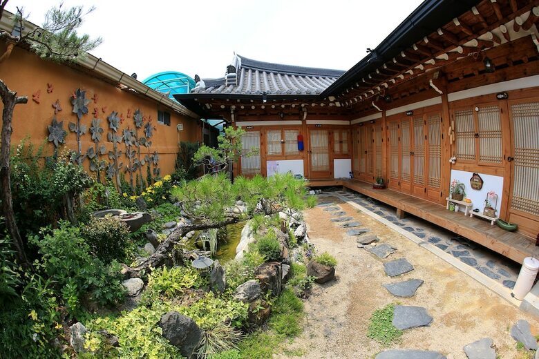 Hotel Happiness Full Guesthouse