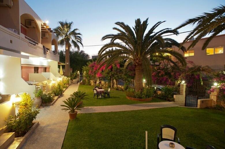 Aparthotel Nikolas Suites
