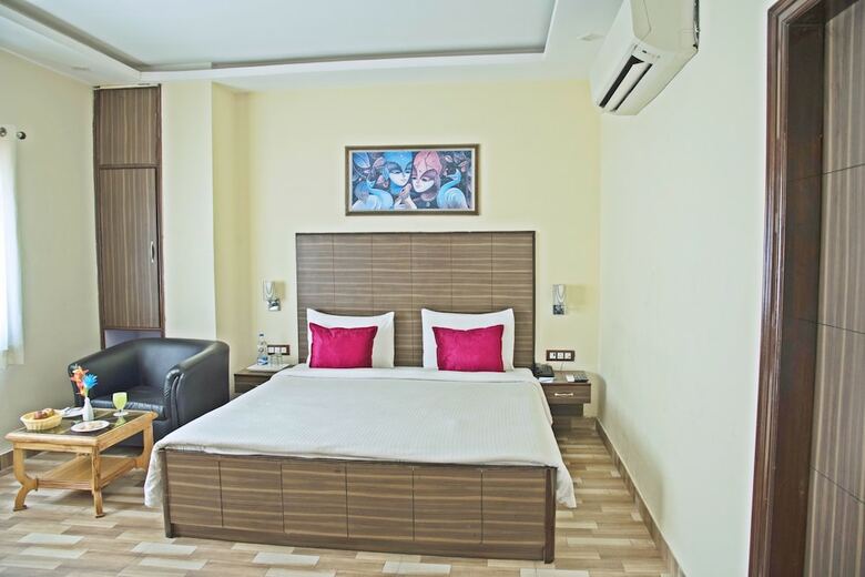 Hotel Genx Plaza Mughalsarai