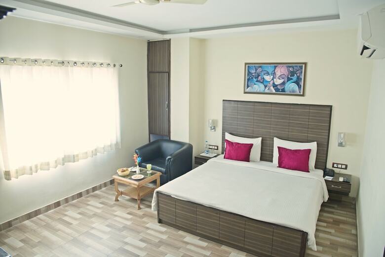 Hotel Genx Plaza Mughalsarai