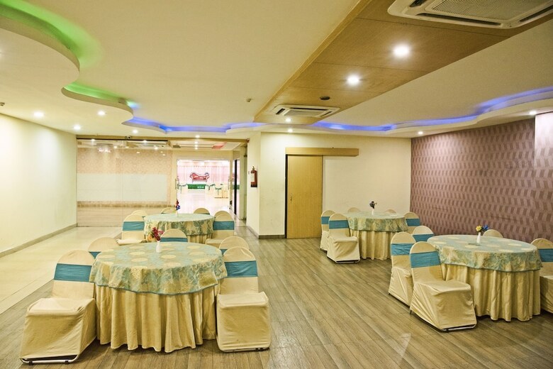 Hotel Genx Plaza Mughalsarai