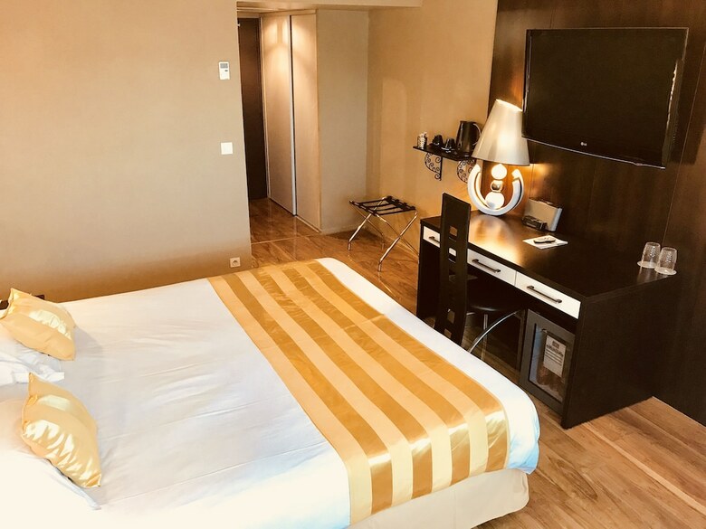 Hotel Grand H�tel De N�mes