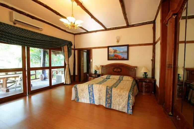 Hotel Baanklangdoi Resort