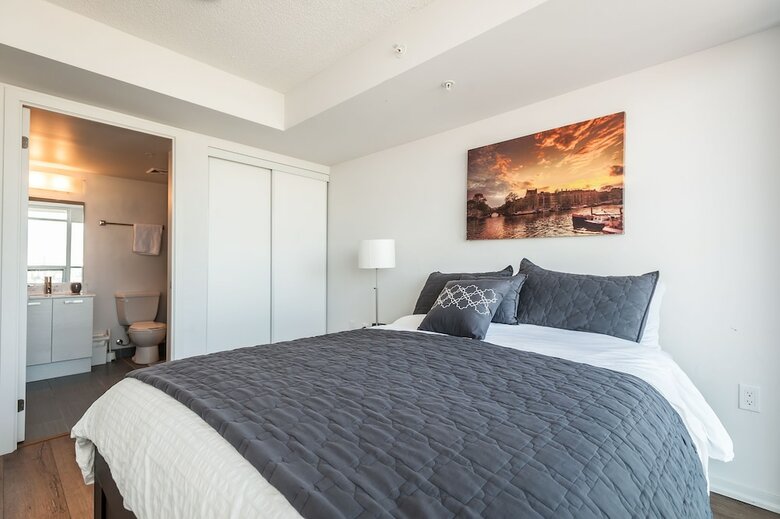 Life Suites Soho 2 Bed | 2 Bath Cn Tower View