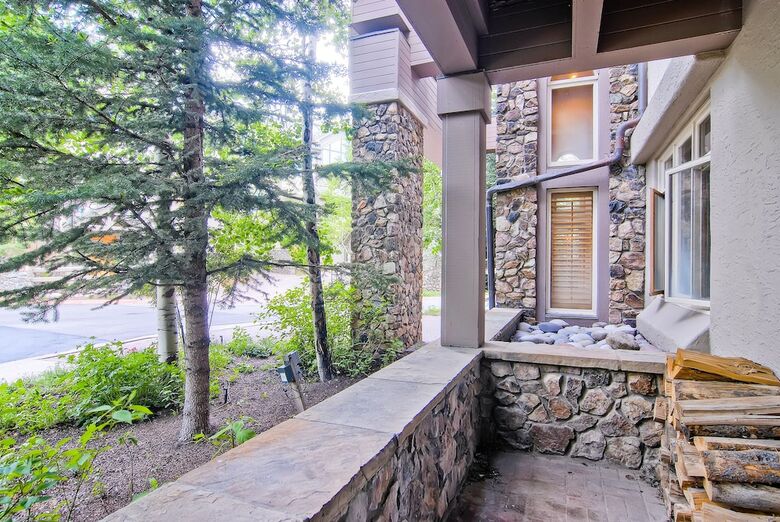 Highlands Westview By East West Hospitality