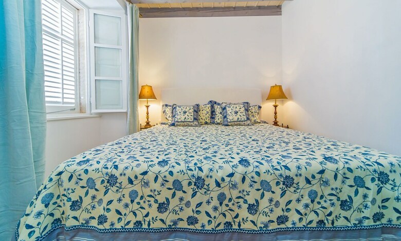 Old Town Apartments By Irundo