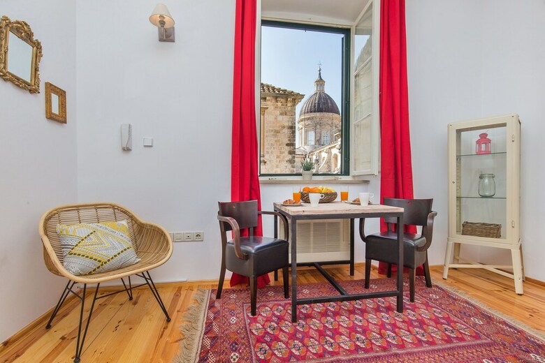 Old Town Apartments By Irundo