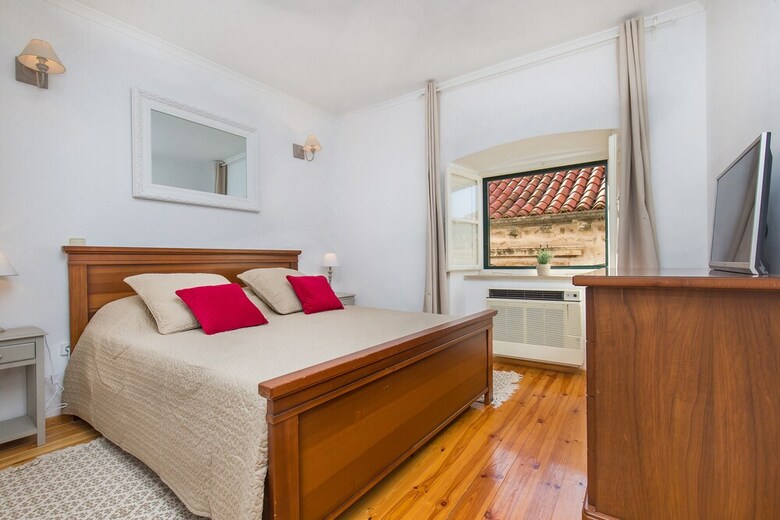 Old Town Apartments By Irundo