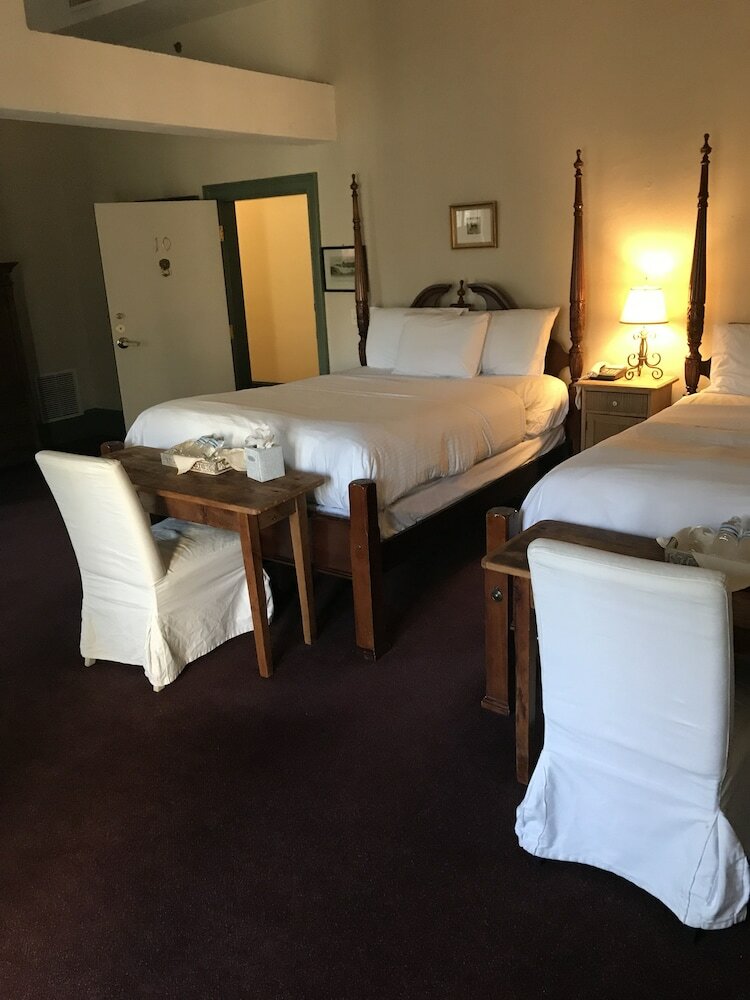 Posada The Red Lion Inn Resort 1704