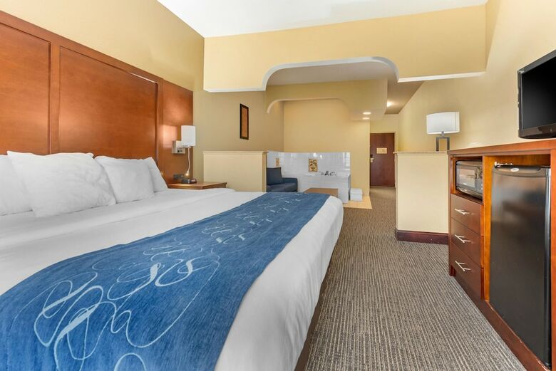 Hotel Comfort Suites Findlay I-75