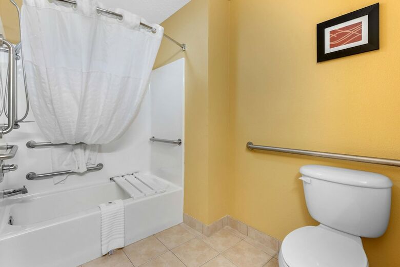Hotel Comfort Suites Findlay I-75