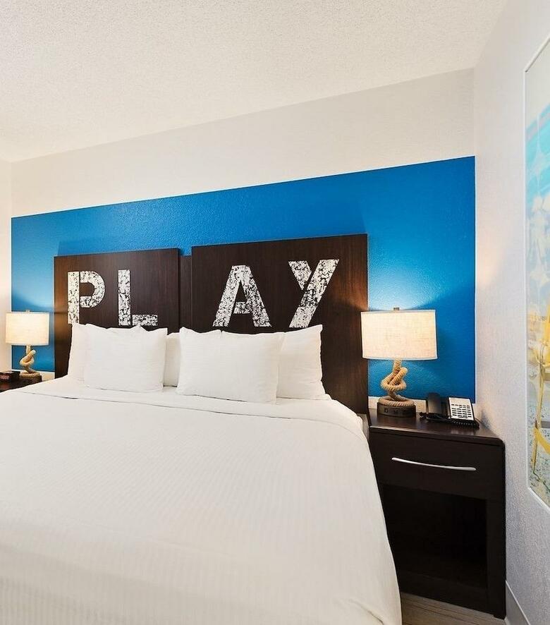 Hotel Sirata Beach Resort