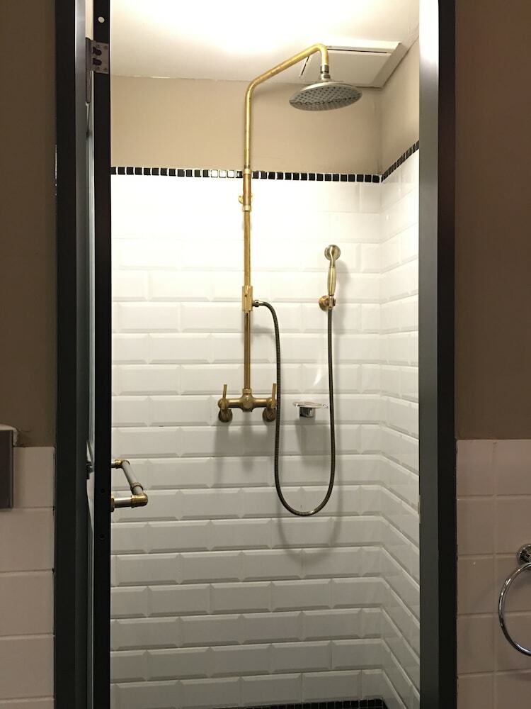 Hotel Papa Whale