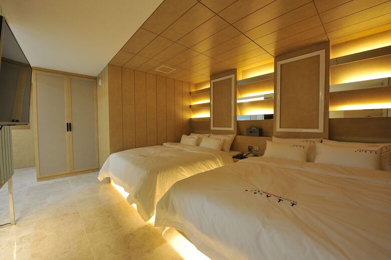 Hotel The Grang Nampo (fromerly Ytt)