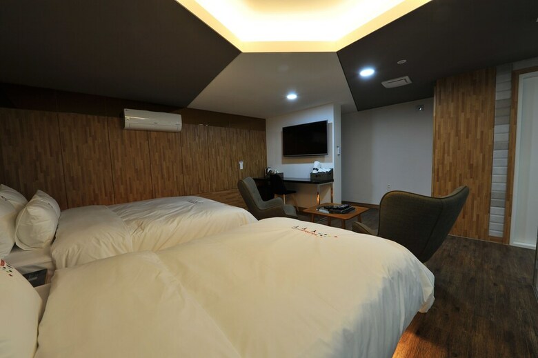 Hotel The Grang Nampo (fromerly Ytt)