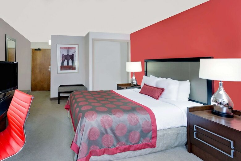 Hotel Ramada By Wyndham Marquette