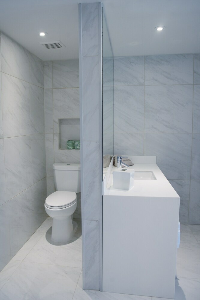 West Wing Hotel, Ascend Hotel Collection