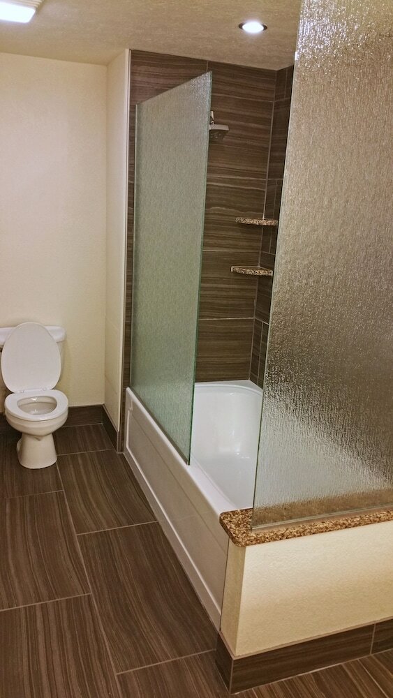 Hotel Cherry Tree Inn & Suites