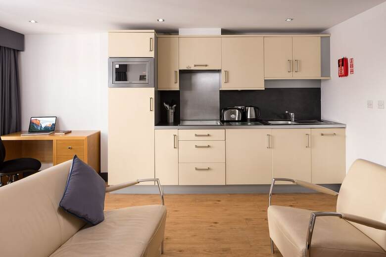 Apartamentos Roomzzz Leeds City West