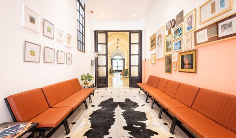 Sacha Mistol Art Hotel