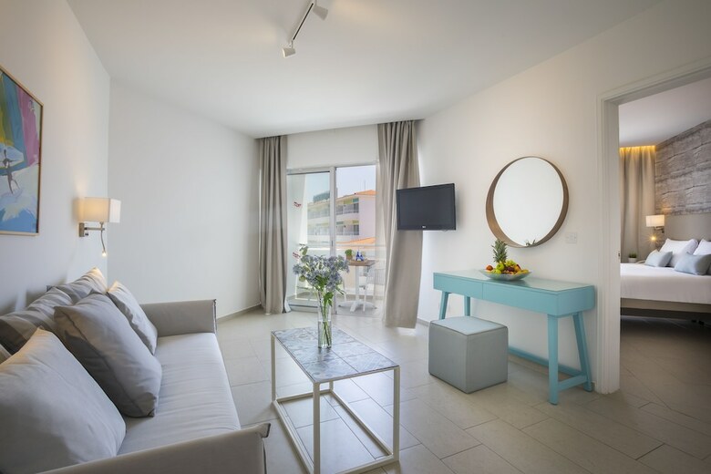 Leonardo Plaza Cypria Maris Beach Hotel & Spa
