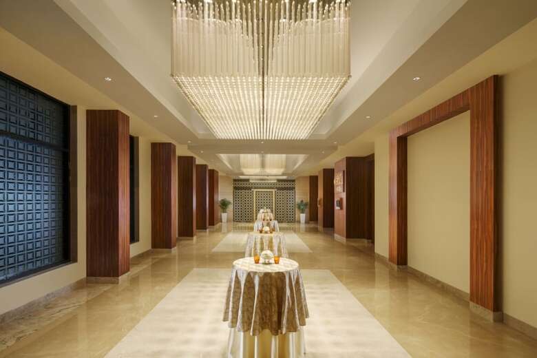 Sandal Suites Op. By Lemon Tree Hotels