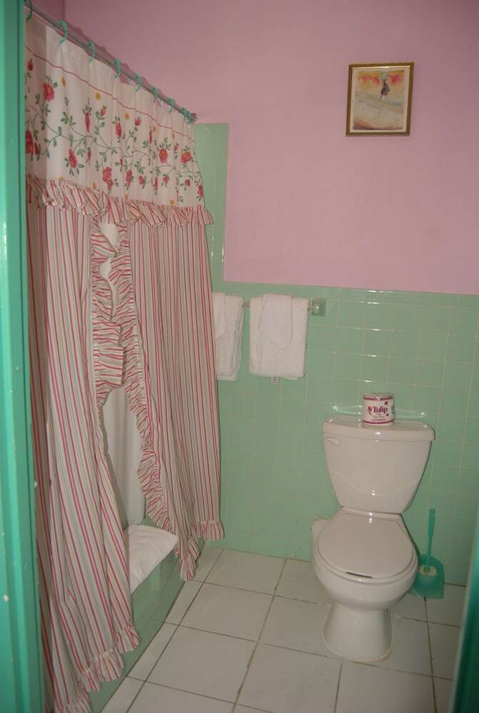 Hotel Pinkhibiscus Guest House
