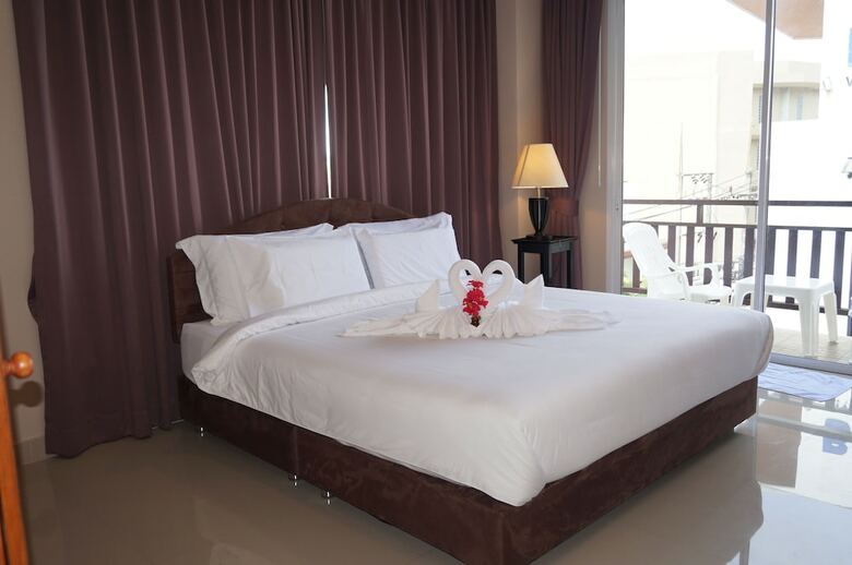 Kata Beachwalk Hotel And Bungalows