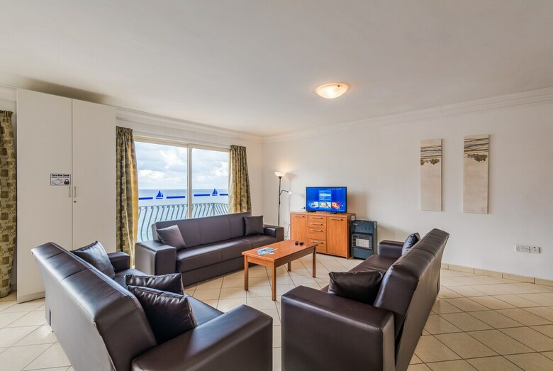 Spinola Bay Mansion Seafront Apartment